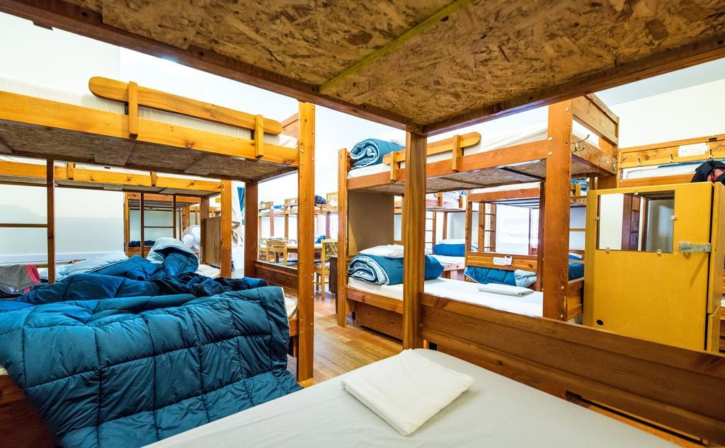 Hostel Hi - *